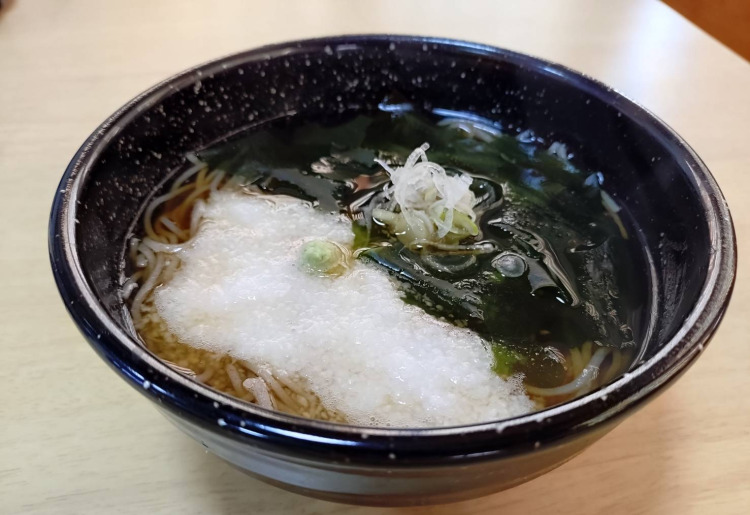 とろろわかめそば(温)